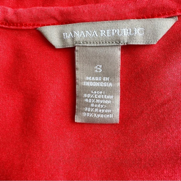 BANANA REPUBLIC Crewneck Lacey Tank Top Size S Fire Coral Floral Overlay Fitted - Picture 3 of 10